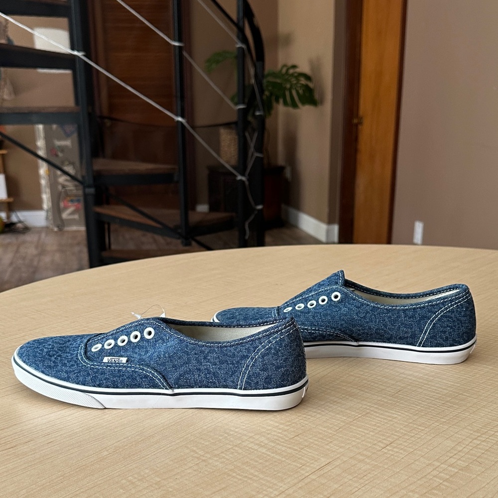 Vans Women's Denim Blue cheetah print Sneakers size 8 - Picture 6 of 9